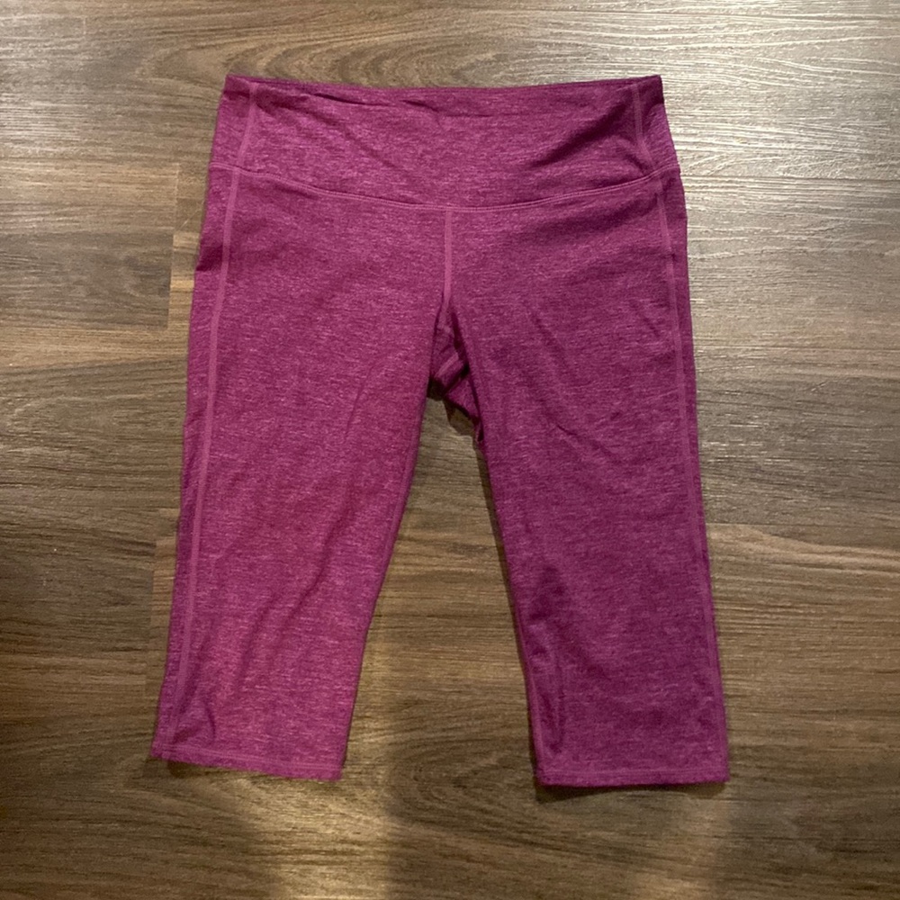 Athleta Odyssey Chaturanga Yoga Capri Crop Tight Leggings Medium Purple